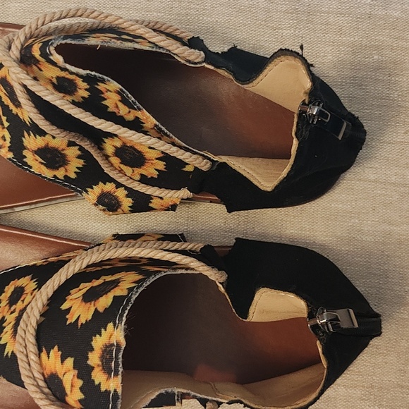 WOMEN: SUNFLOWER SLIP-ON SANDALS - Picture 13 of 14